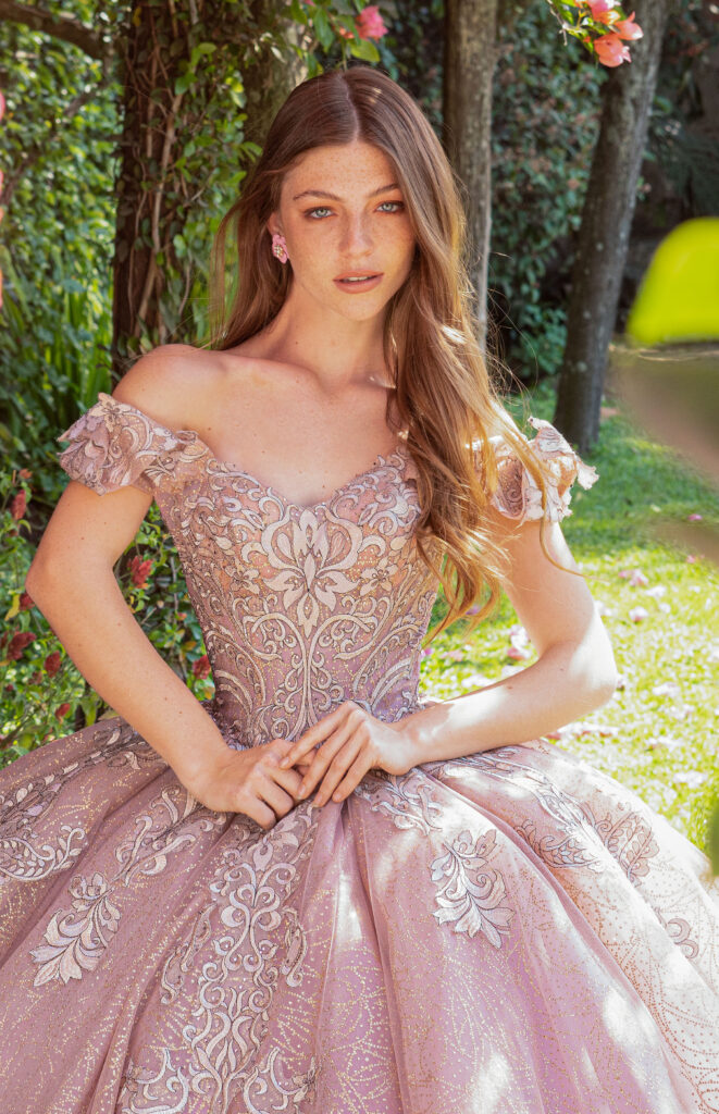 Vestido Color Rosa con Brillos para Quinceañera