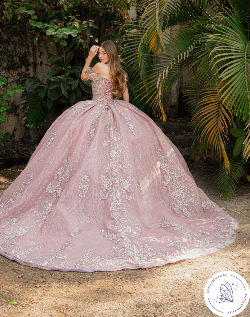 Vestido Color Rosa con Brillos para Quinceañera
