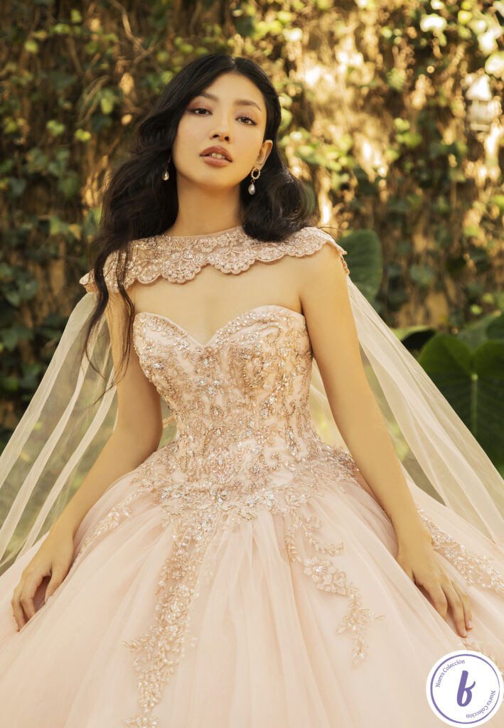 Vestido Blush para Quince Años con Capa