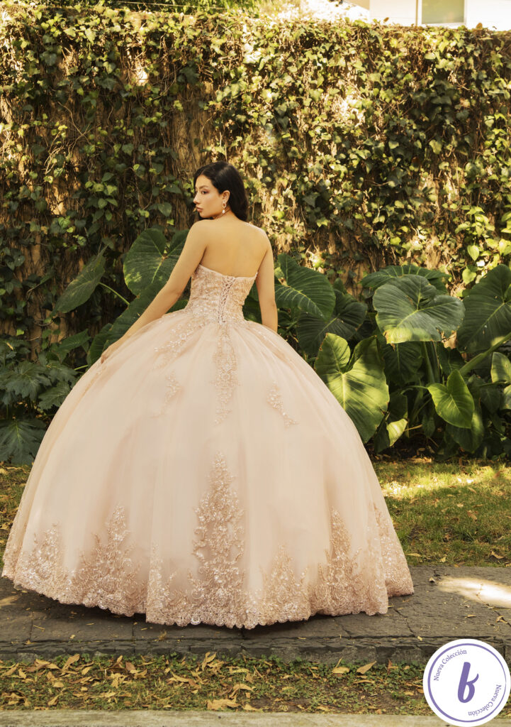 Vestido Blush con Capa para Quinceañera