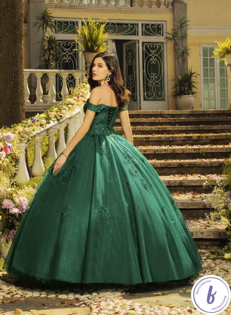 Vestido color Verde Esmeralda para XV Años