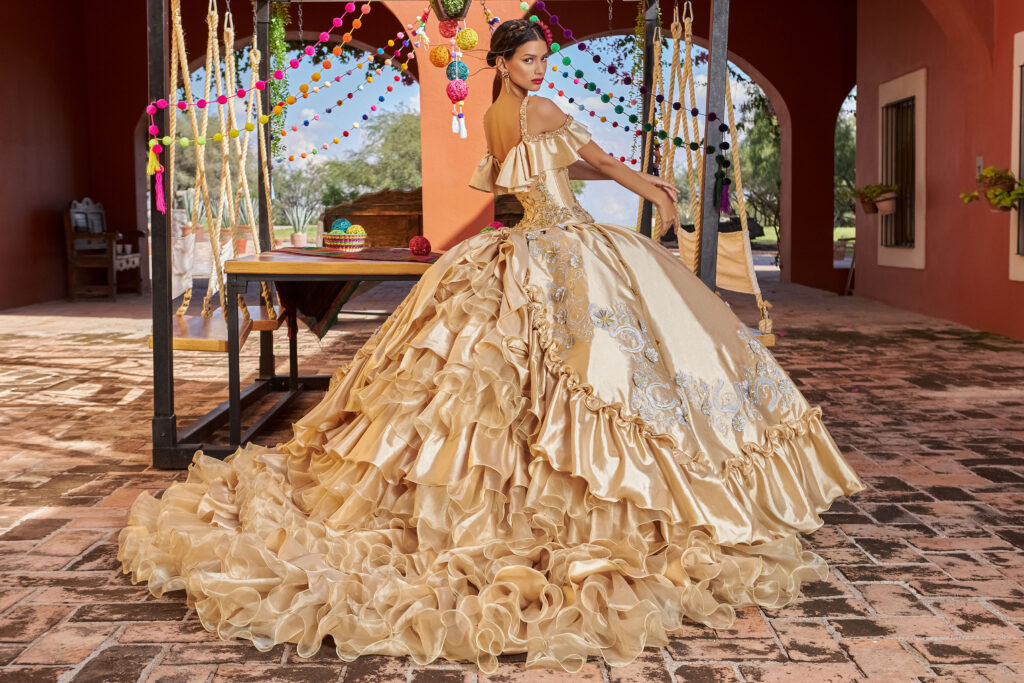 Vestido Dorado de Charra para Quince Años 