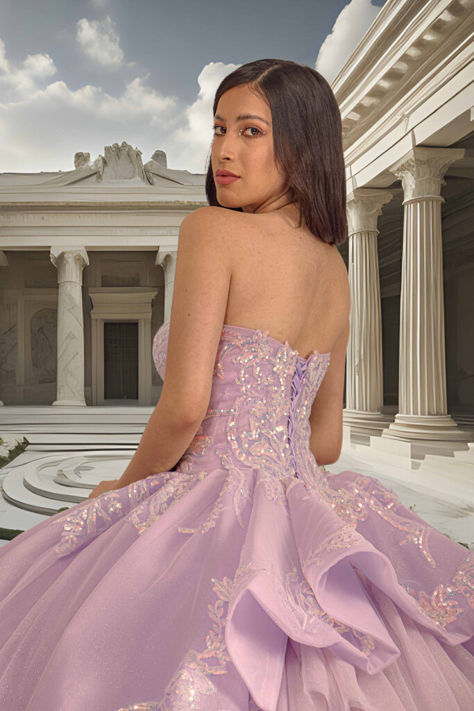 Vestido Lila o Vestido color Mauve con Aplicaciones en Tornasol para Quineañera