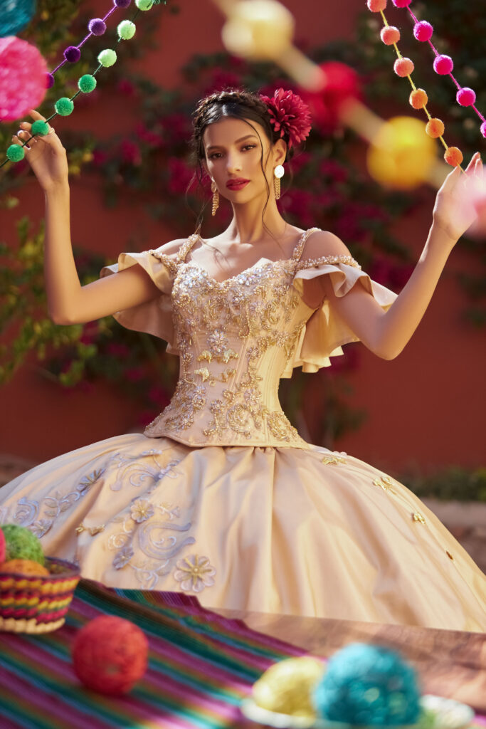 Vestido Dorado de Charra para Quince Años 