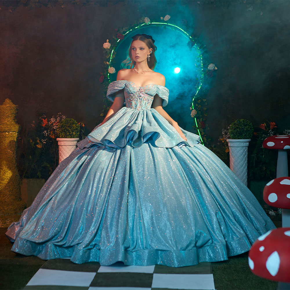 Vestido de Alicia en el Pais de las Maravillas para Quinceañera.