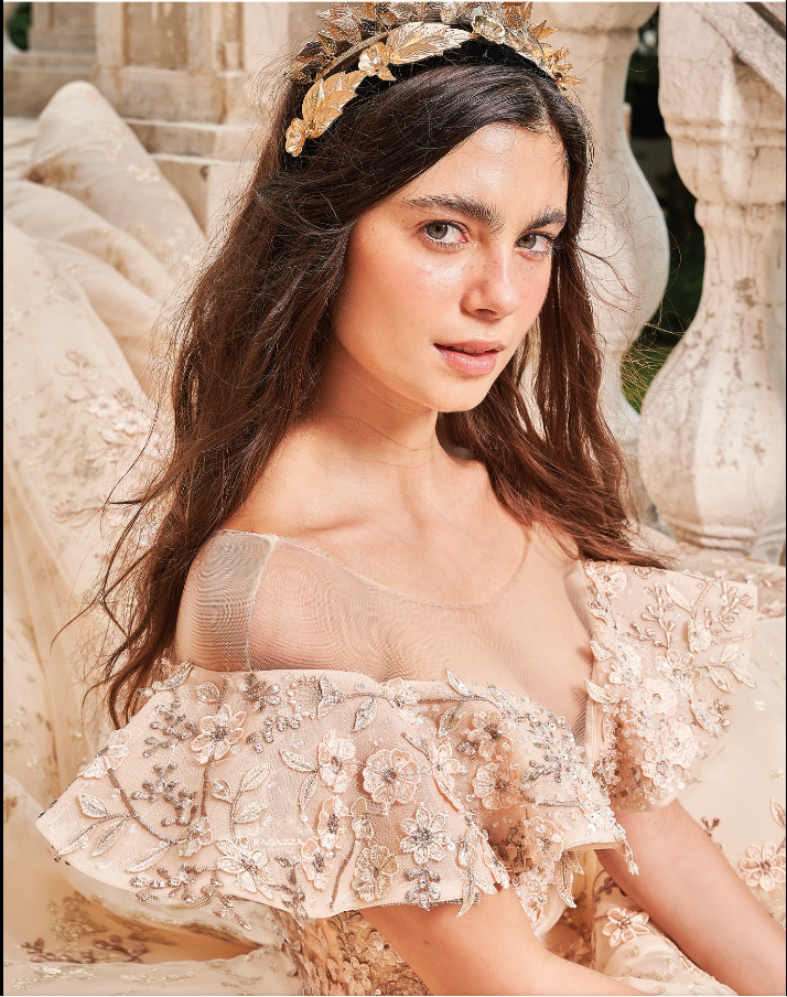 Vestido Dorado Manga Caida para Quinceañera