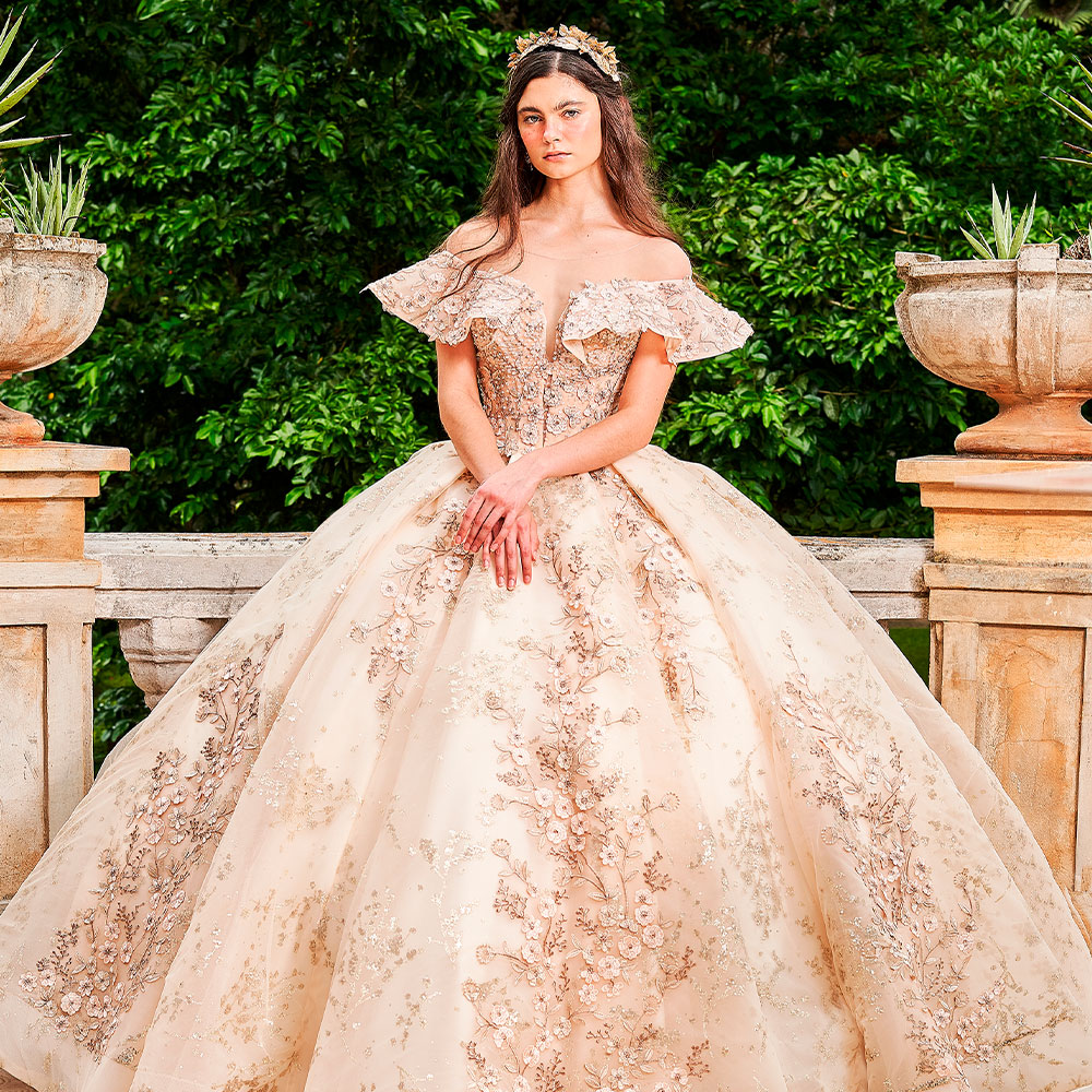Vestido Dorado Manga Caida para Quinceañera